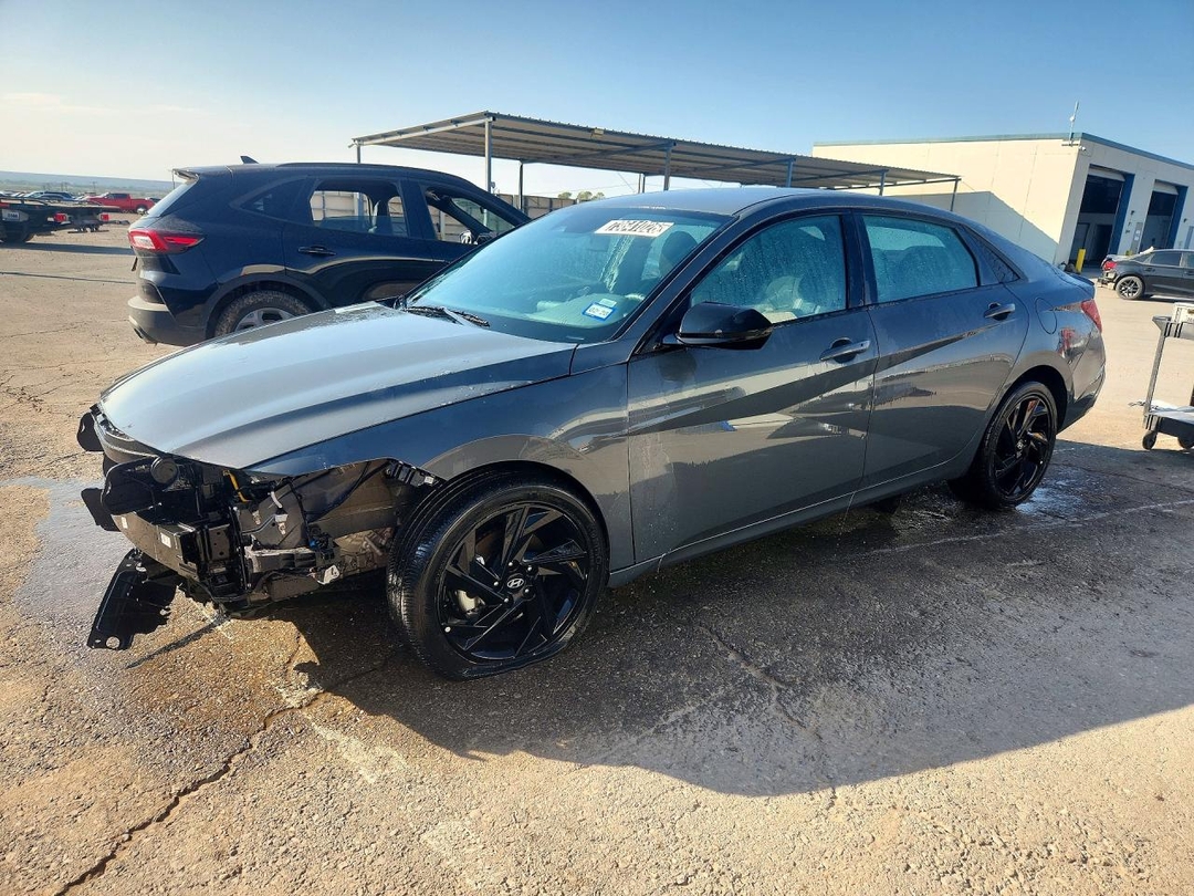 منظر 2026 HYUNDAI ELANTRA SEL SPORT، زاوية 1