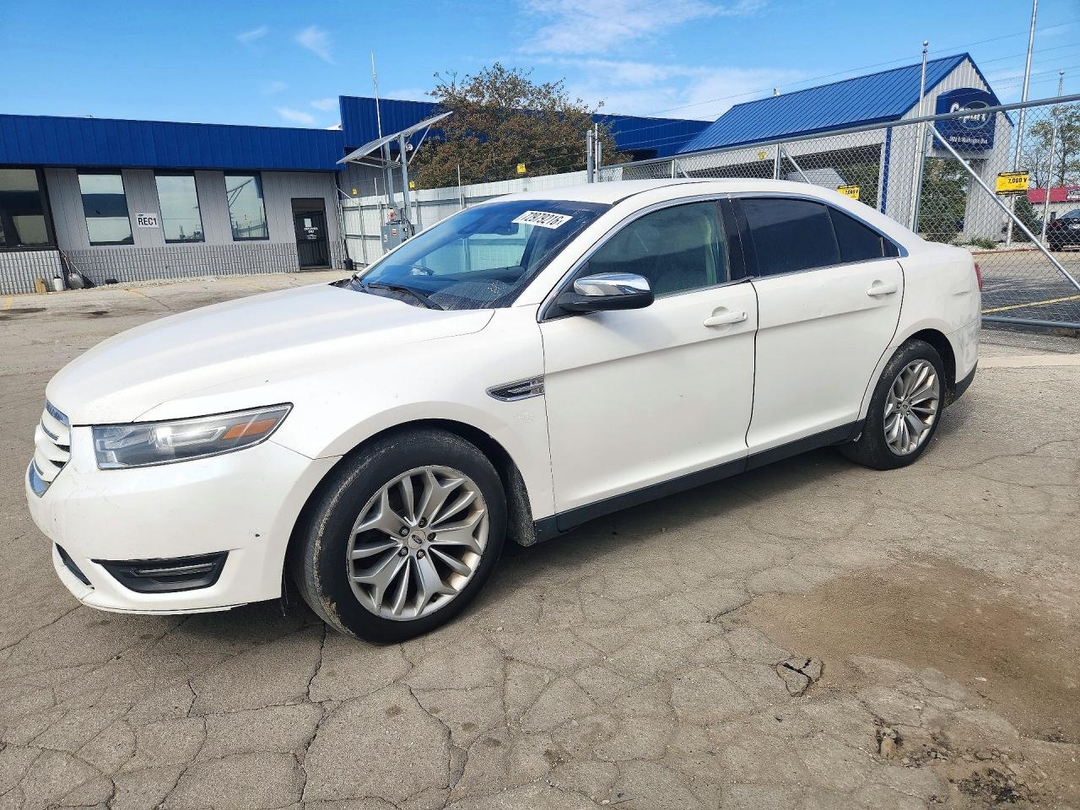 Vue de 2015 FORD TAURUS LIMITED, angle 1