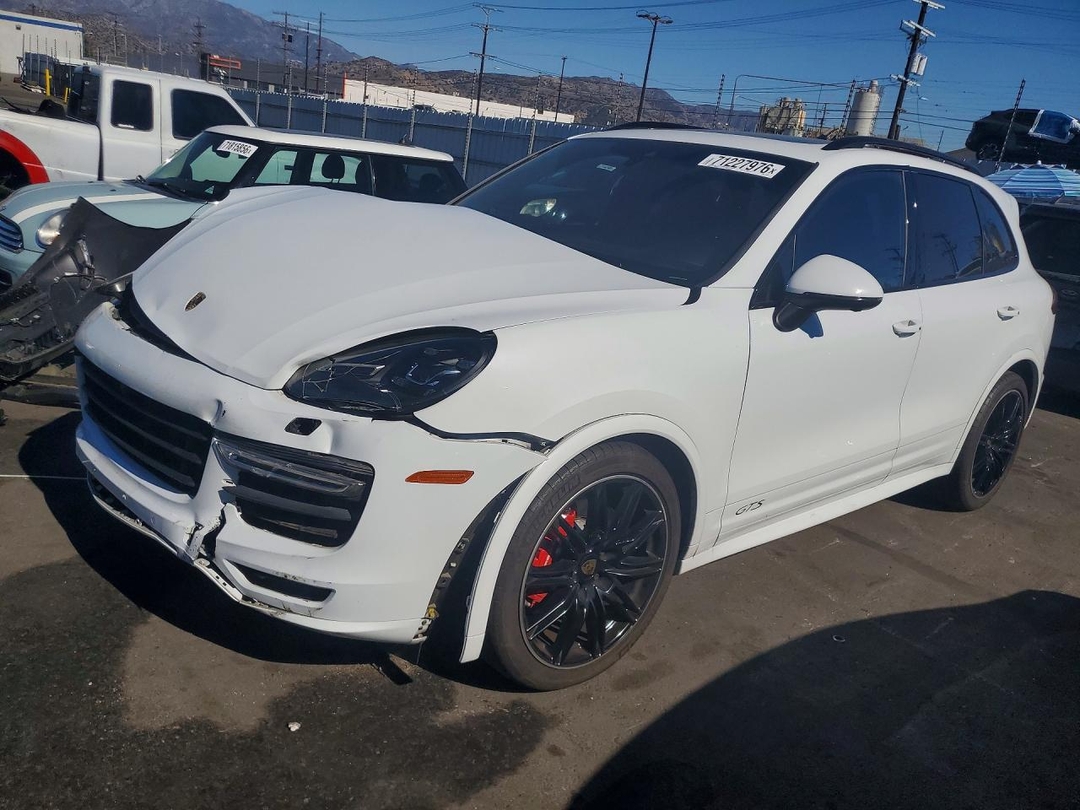 منظر 2016 PORSCHE CAYENNE GTS، زاوية 1