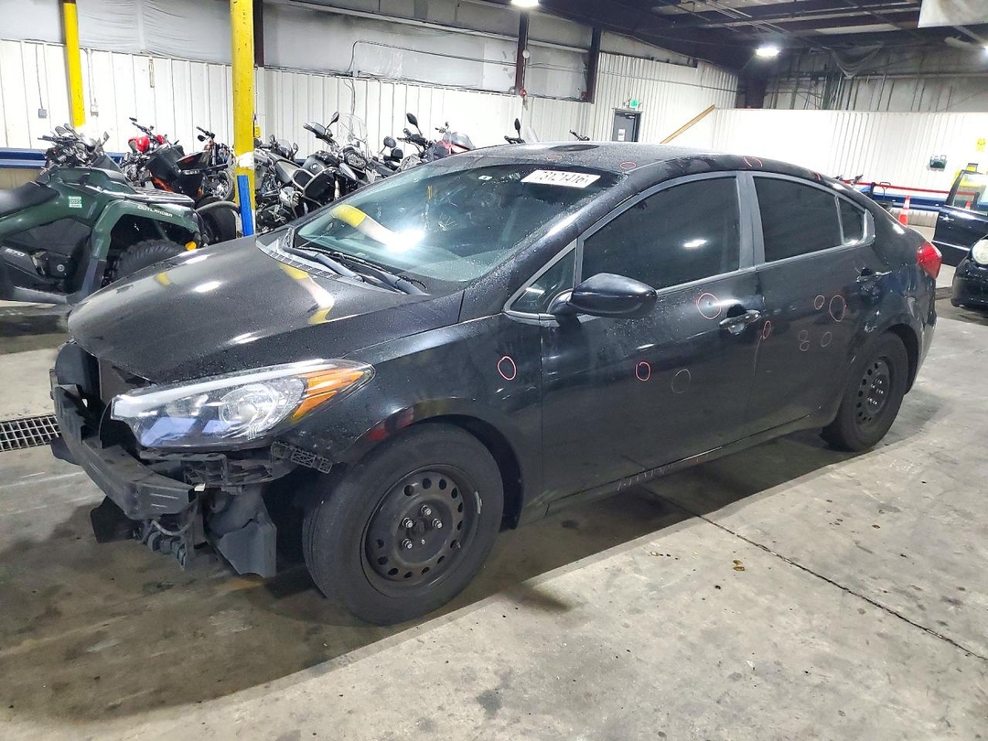 Vue de 2016 KIA FORTE LX, angle 1