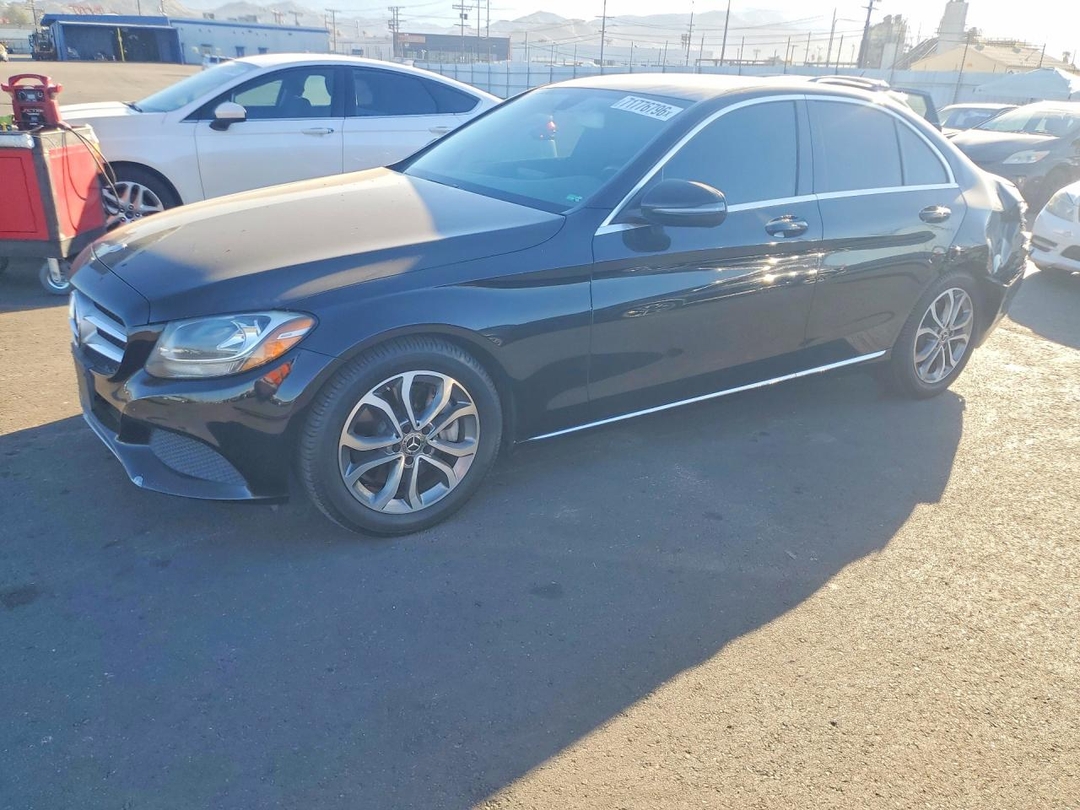 Vedere 2017 MERCEDES-BENZ C 300, unghi 1
