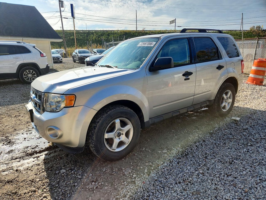 Vista de 2010 FORD ESCAPE XLT, ángulo 1