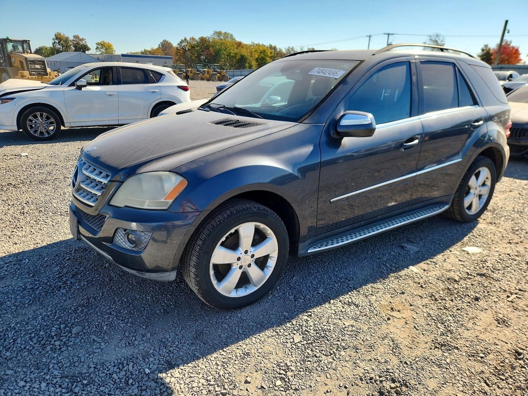 Vista de 2010 MERCEDES-BENZ ML 350 4MATIC, ángulo 1