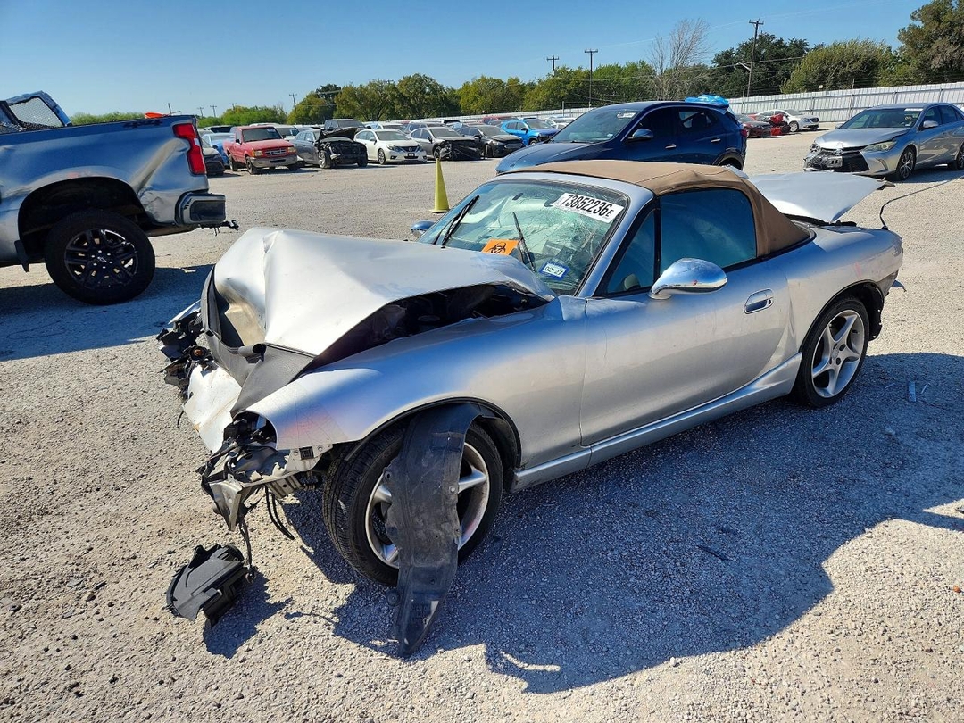 Vue de 2001 MAZDA MX-5 MIATA BASE, angle 1