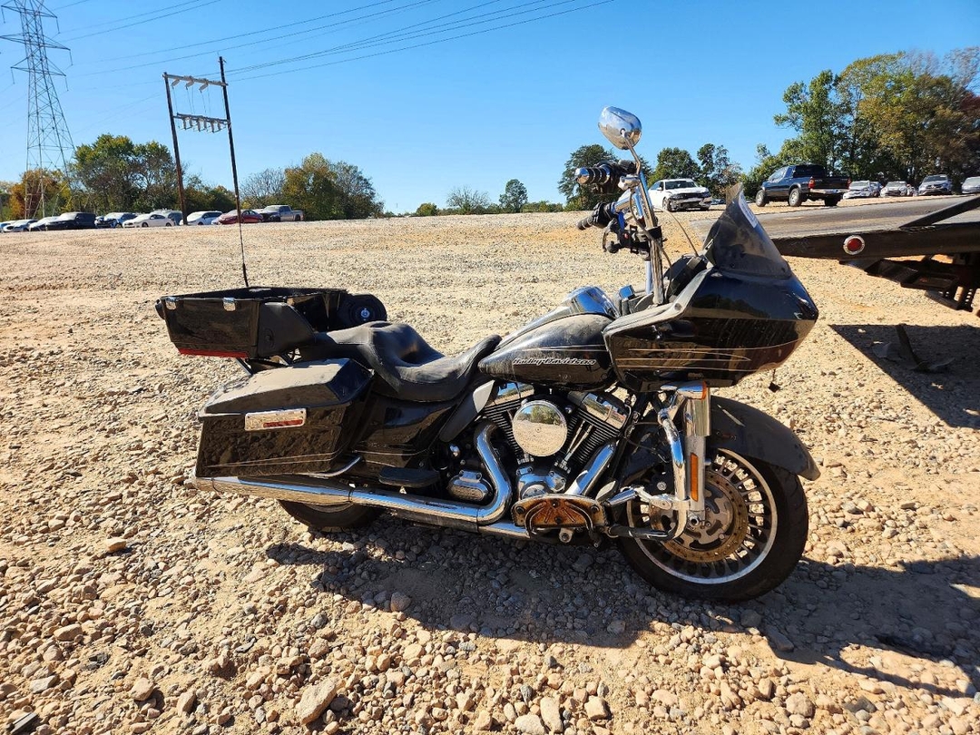 Vue de 2012 HARLEY-DAVIDSON FLTRU ROAD GLIDE ULTRA, angle 1