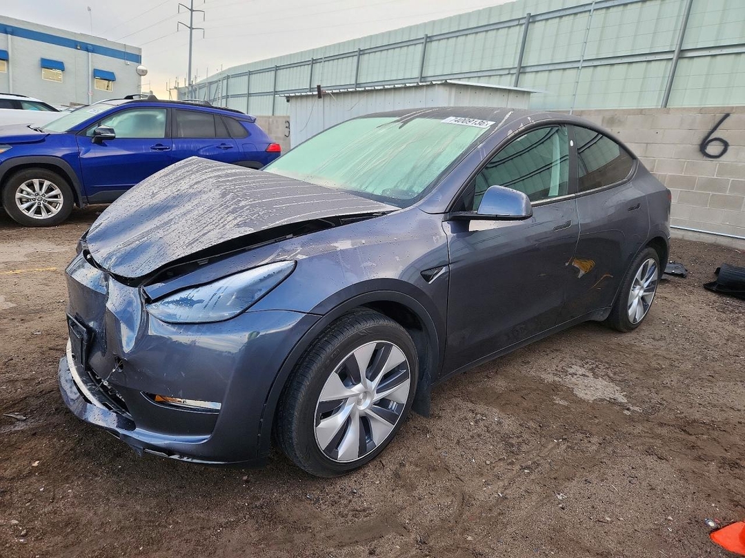 Вид 2023 TESLA MODEL Y, угол 1