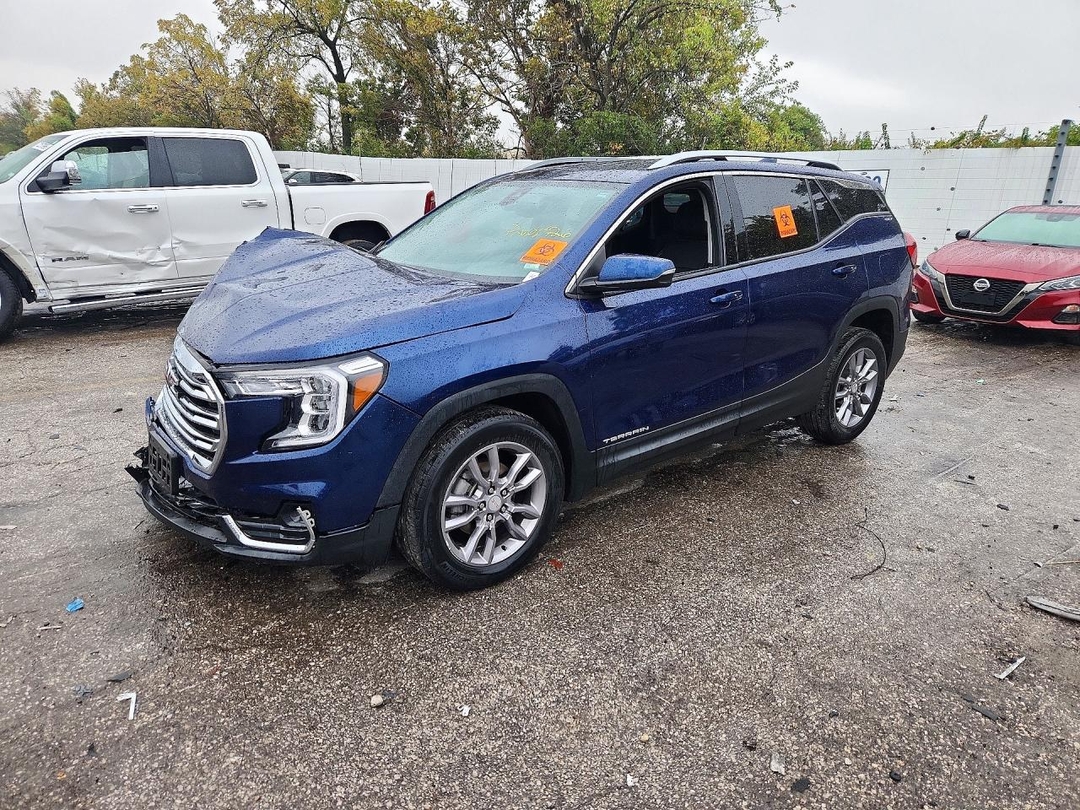 Vista de 2022 GMC TERRAIN SLT, ángulo 1