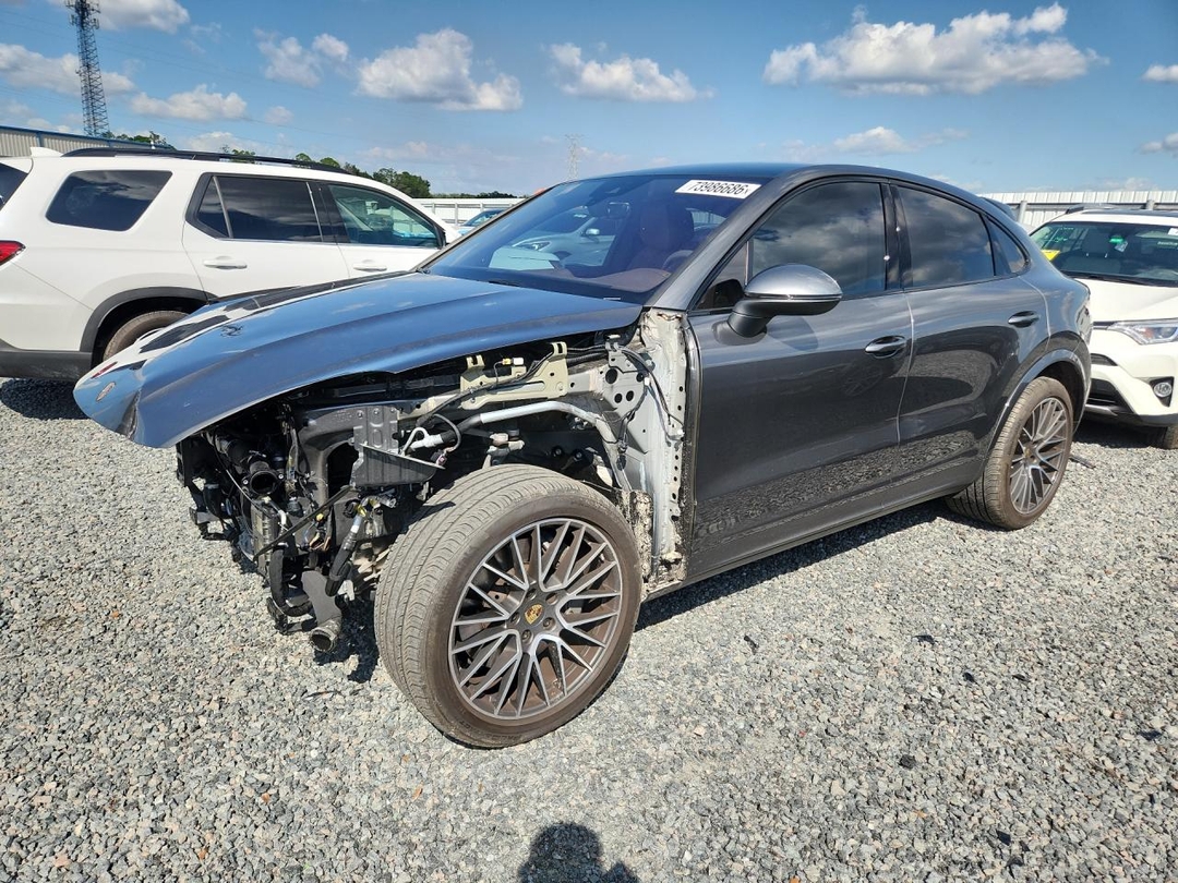 Vue de 2021 PORSCHE CAYENNE S COUPE, angle 1