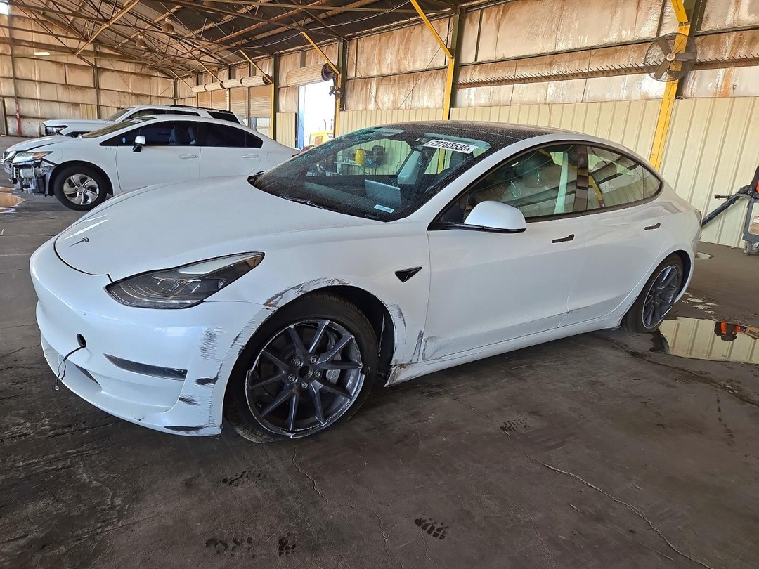 Вид 2023 TESLA MODEL 3, угол 1