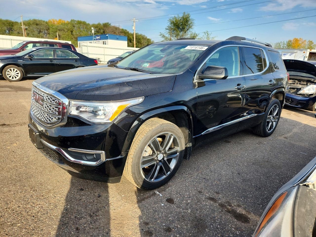 Vue de 2017 GMC ACADIA DENALI, angle 1