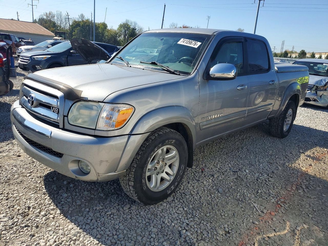 Vue de 2006 TOYOTA TUNDRA DOUBLE CAB SR5, angle 1