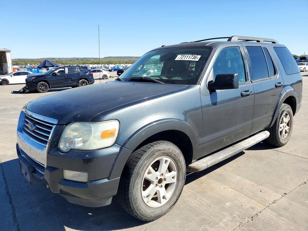 Vue de 2010 FORD EXPLORER XLT, angle 1