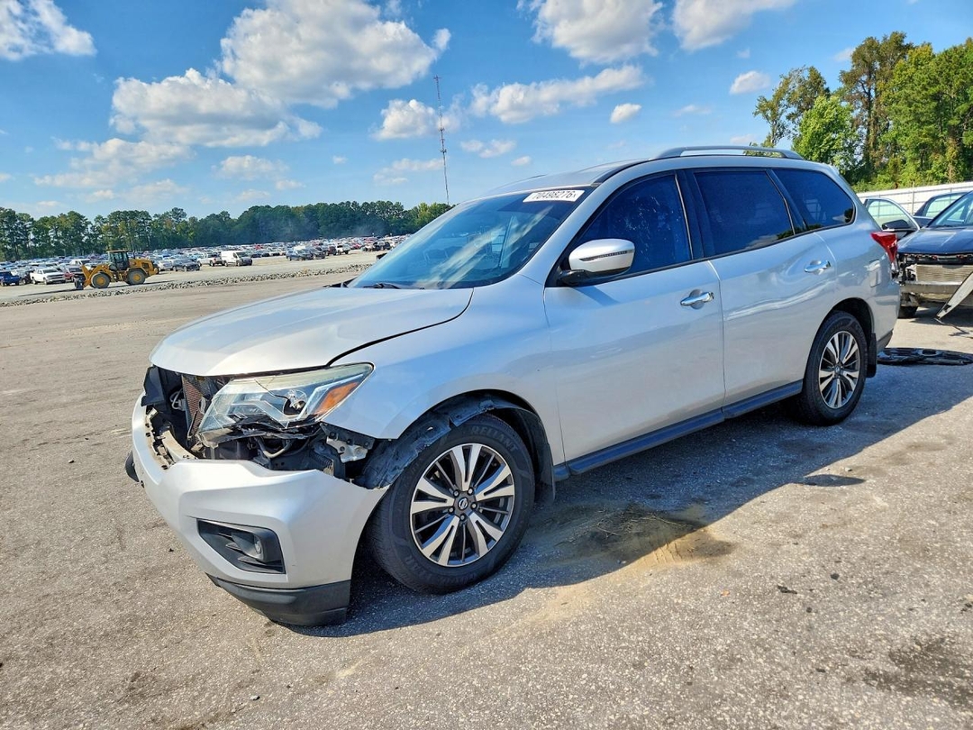 Vue de 2017 NISSAN PATHFINDER S, angle 1