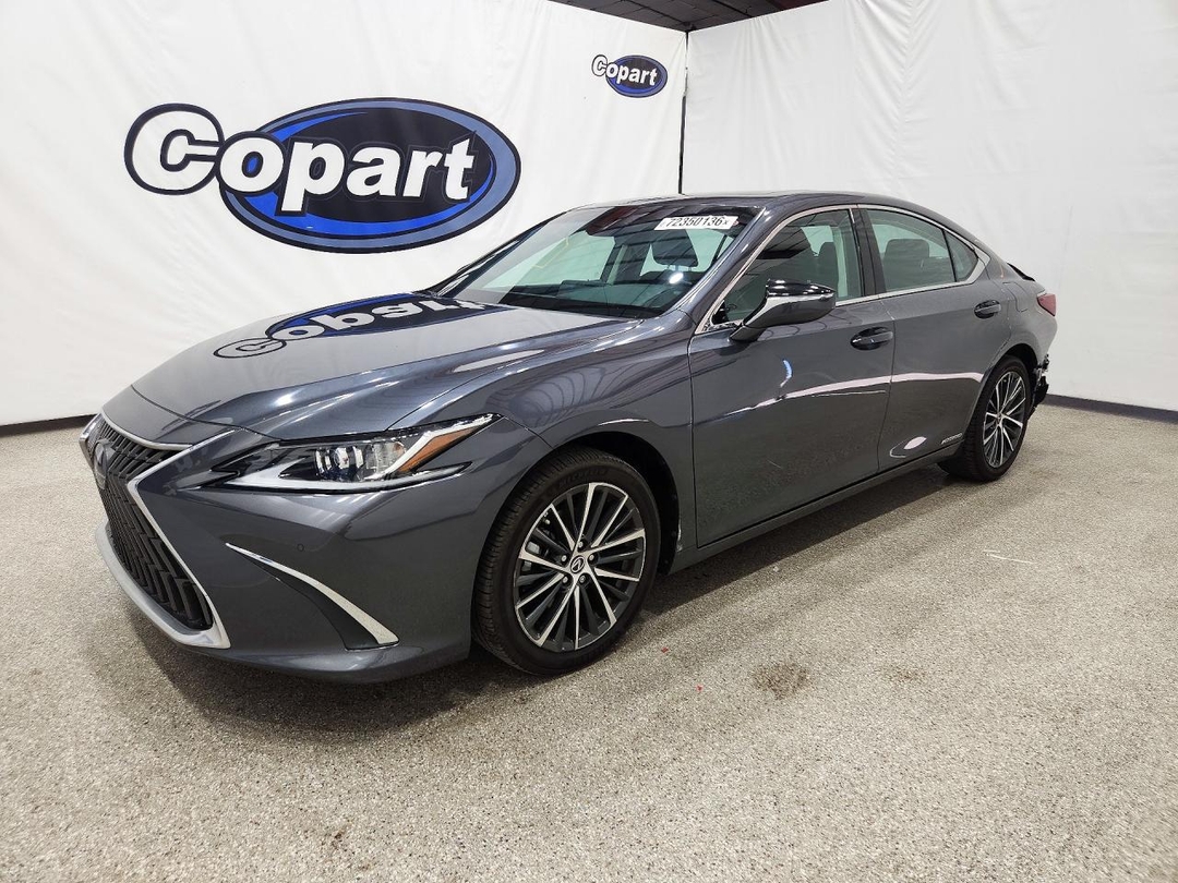 Вид 2022 LEXUS ES 300H BASE, угол 1