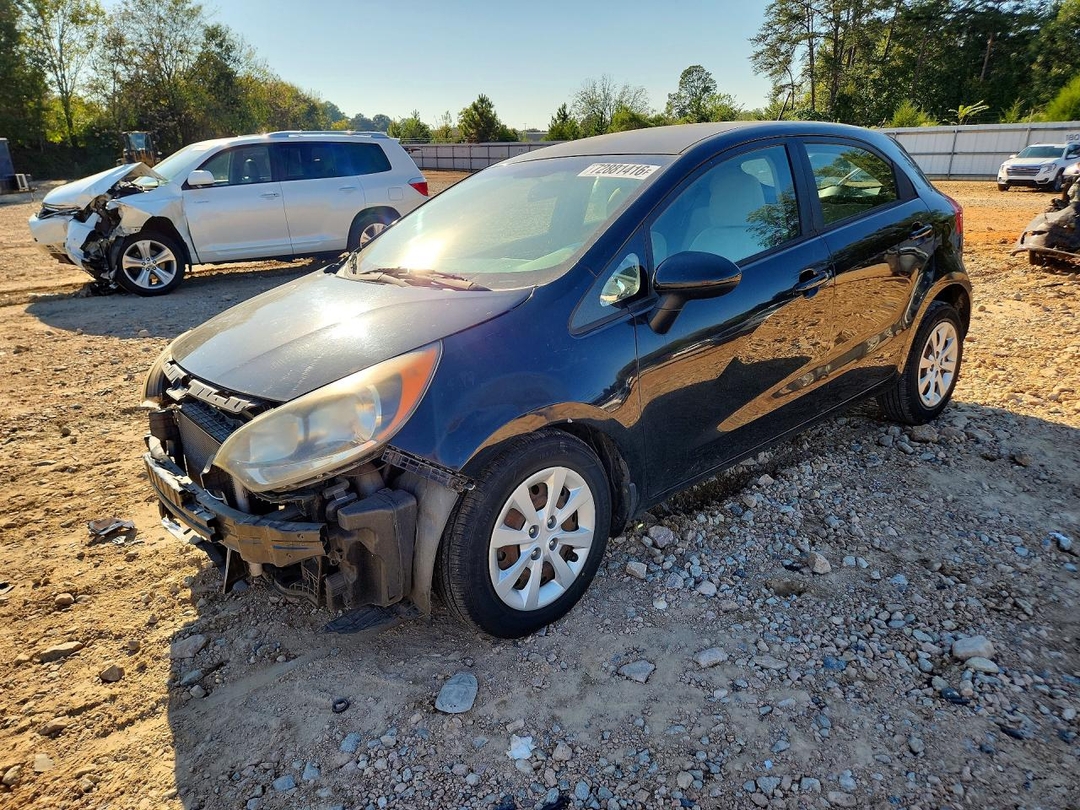 منظر 2013 KIA RIO LX، زاوية 1