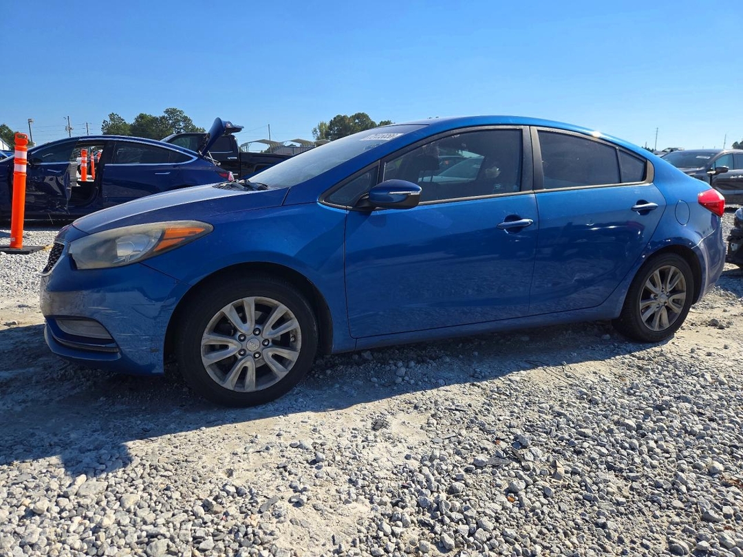 منظر 2015 KIA FORTE LX، زاوية 1