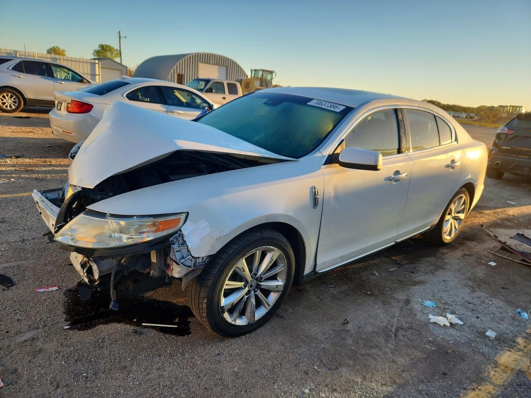 Vue de 2010 LINCOLN MKS, angle 1