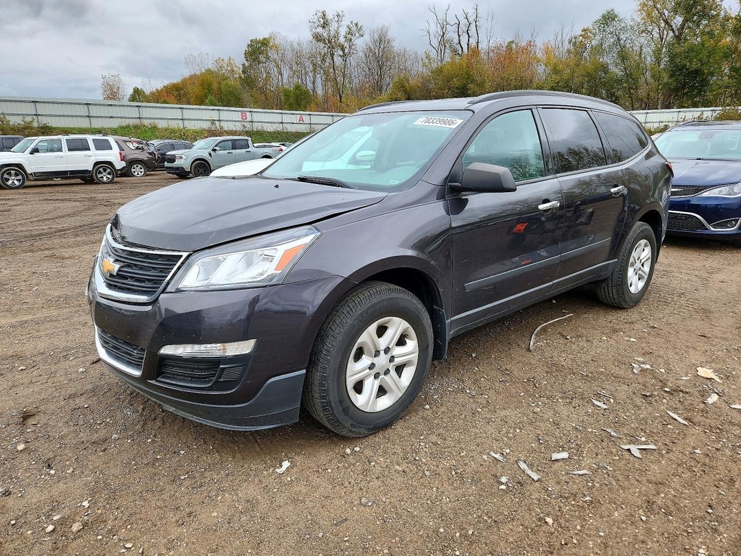 Vue de 2017 CHEVROLET TRAVERSE LS, angle 1