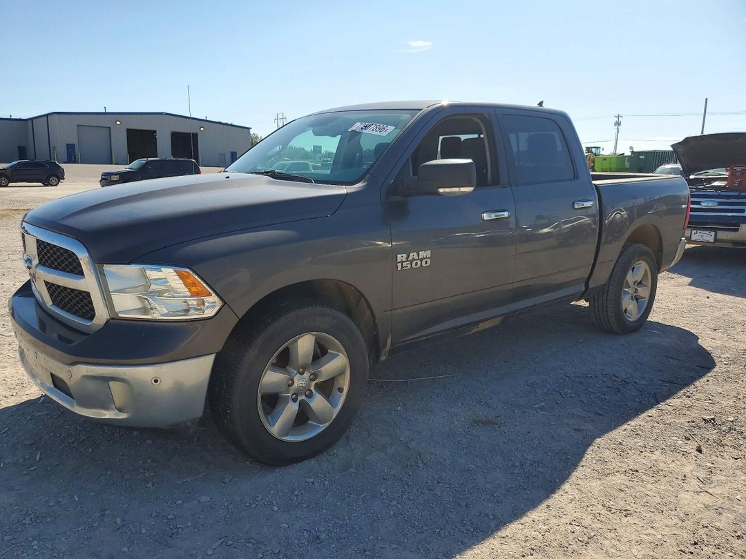 Vue de 2017 RAM 1500 SLT, angle 1