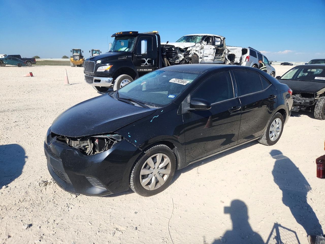 Vue de 2014 TOYOTA COROLLA LE, angle 1