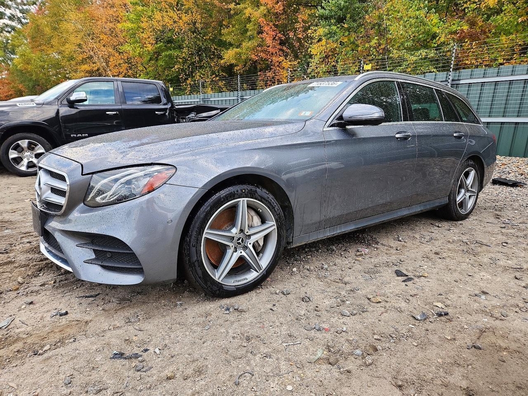 Vue de 2018 MERCEDES-BENZ E 400 4MATIC, angle 1