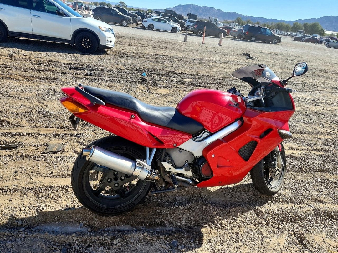 Vue de 1999 HONDA VFR800 F1, angle 1