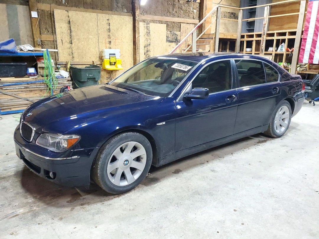 Вид 2007 BMW 750, угол 1