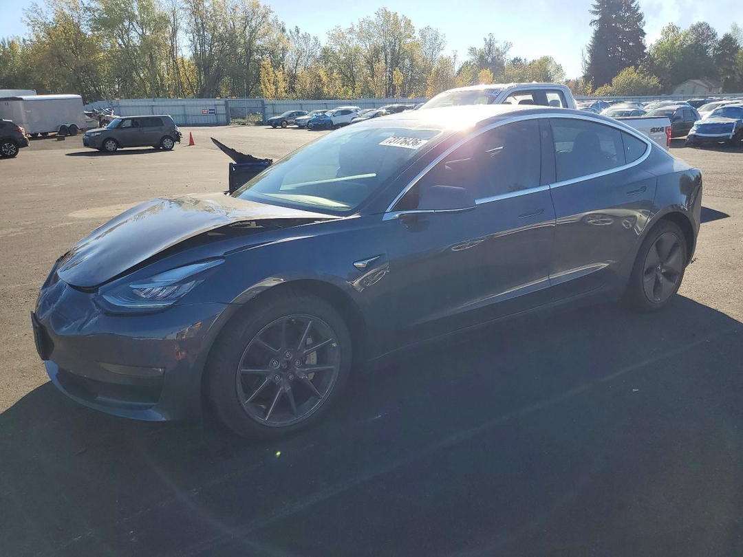 Вид 2020 TESLA MODEL 3, угол 1