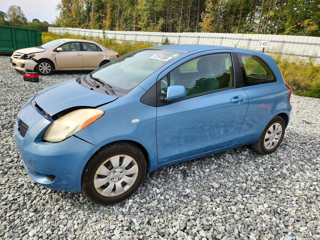 Vue de 2007 TOYOTA YARIS BASE, angle 1