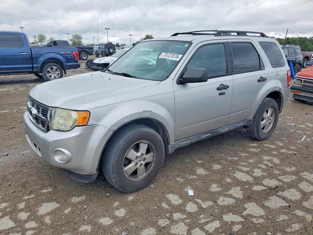 Vue de 2010 FORD ESCAPE XLT, angle 1