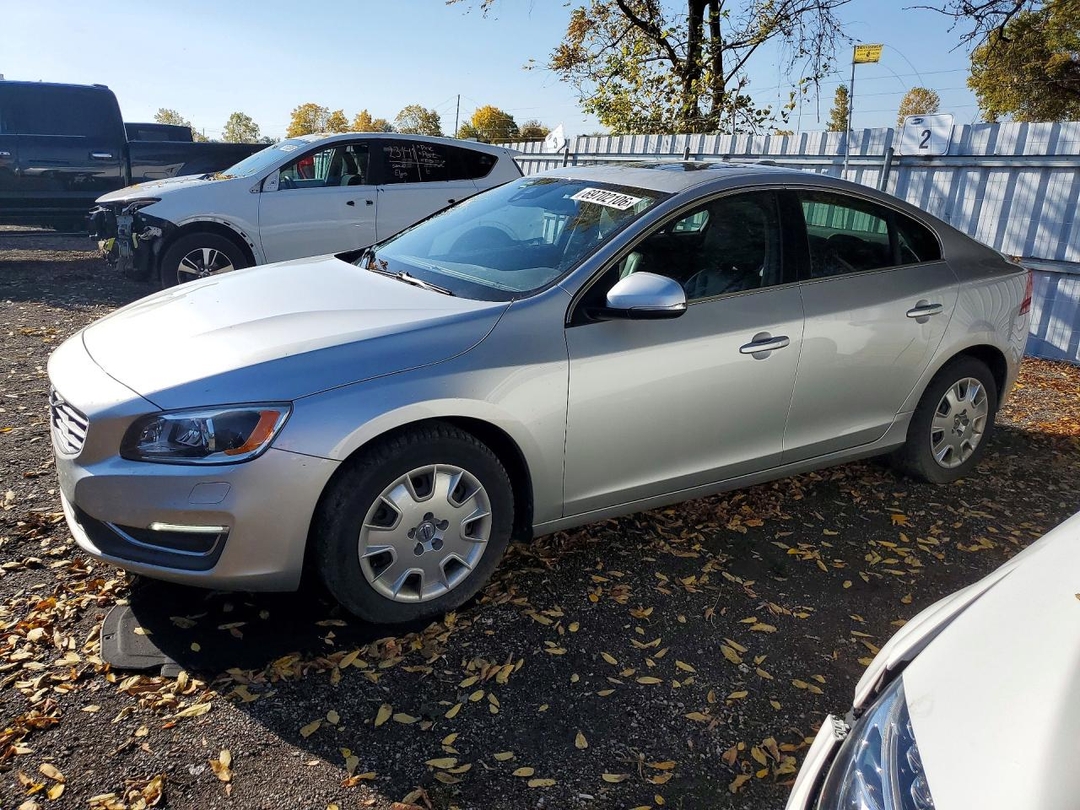 منظر 2015 VOLVO S60 PREMIER+، زاوية 1