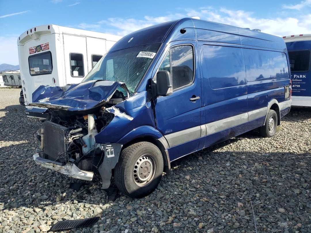 Vista de 2010 FREIGHTLINER SPRINTER 2500 RV, ángulo 1