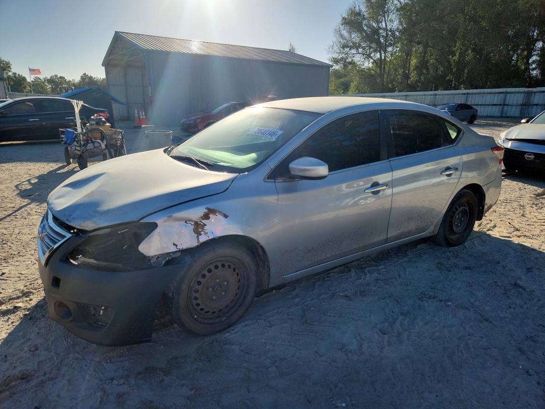 Vista de 2013 NISSAN SENTRA S, ángulo 1