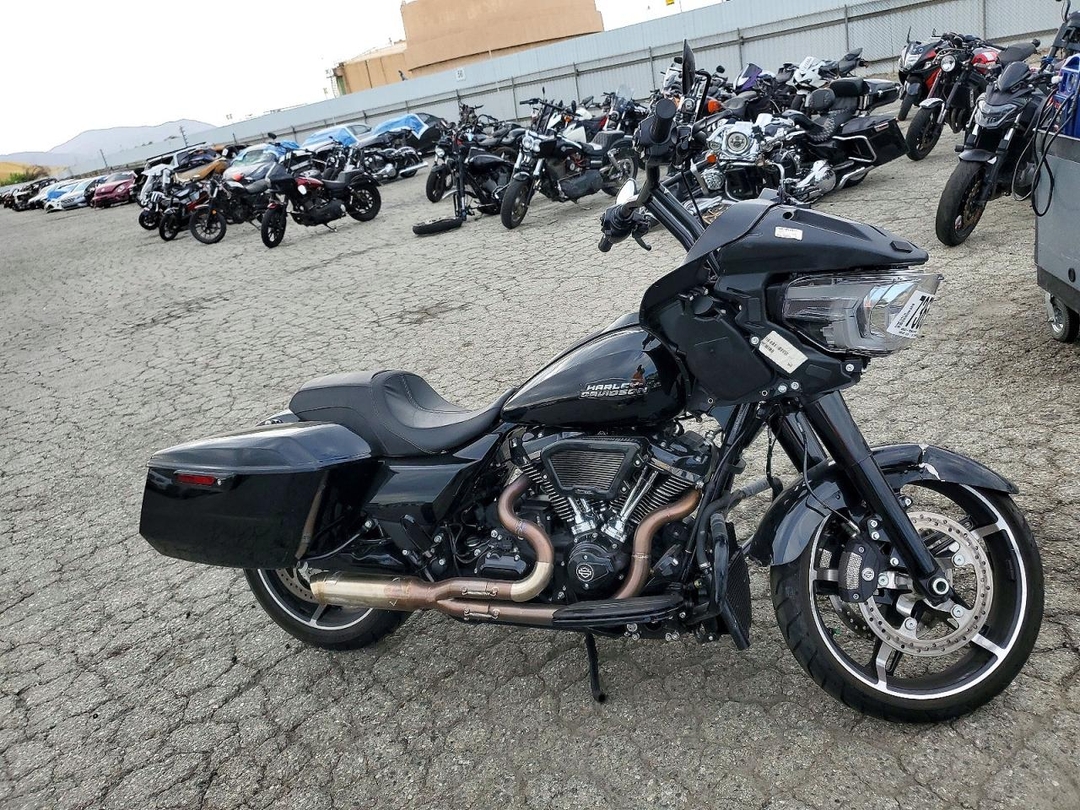 Vue de 2025 HARLEY-DAVIDSON FLTRX, angle 1