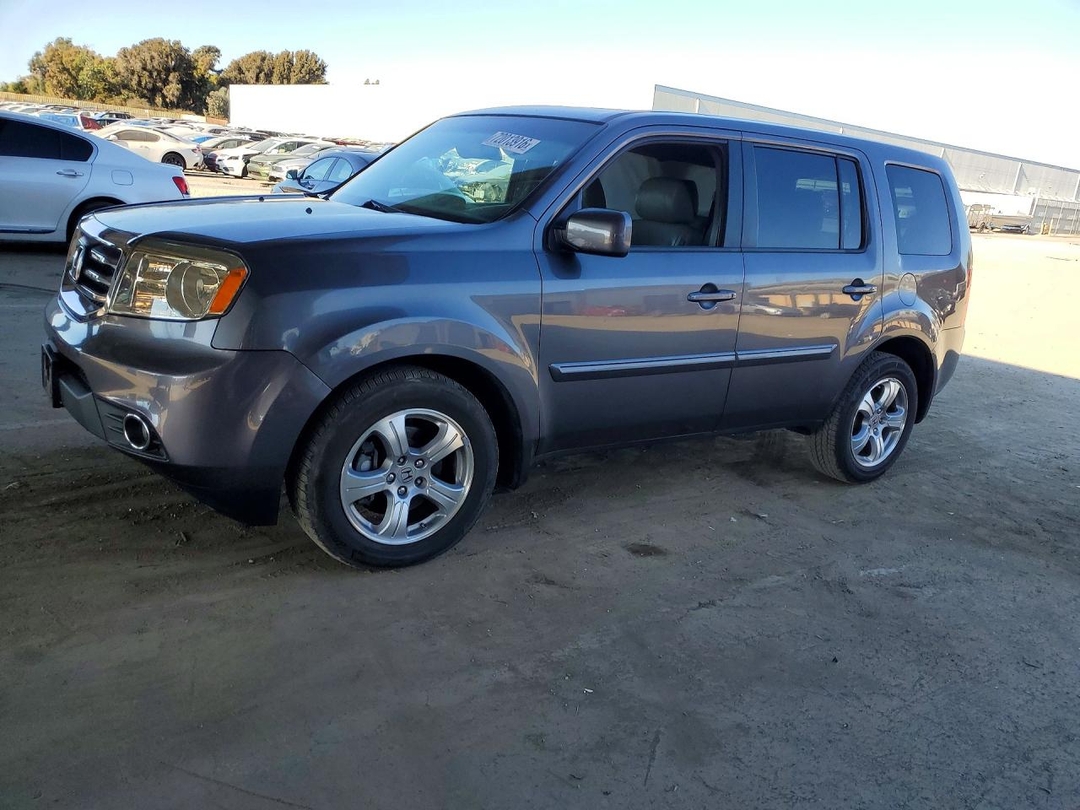 منظر 2015 HONDA PILOT EXL، زاوية 1