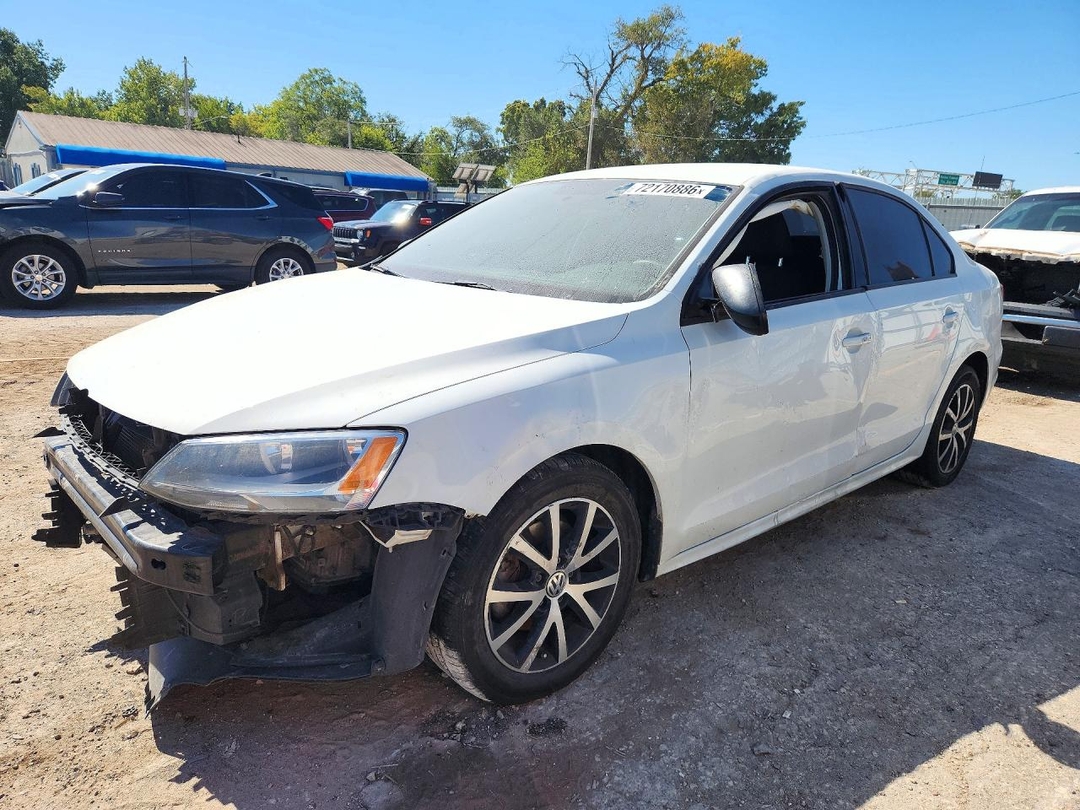 Vue de 2016 VOLKSWAGEN JETTA SE, angle 1