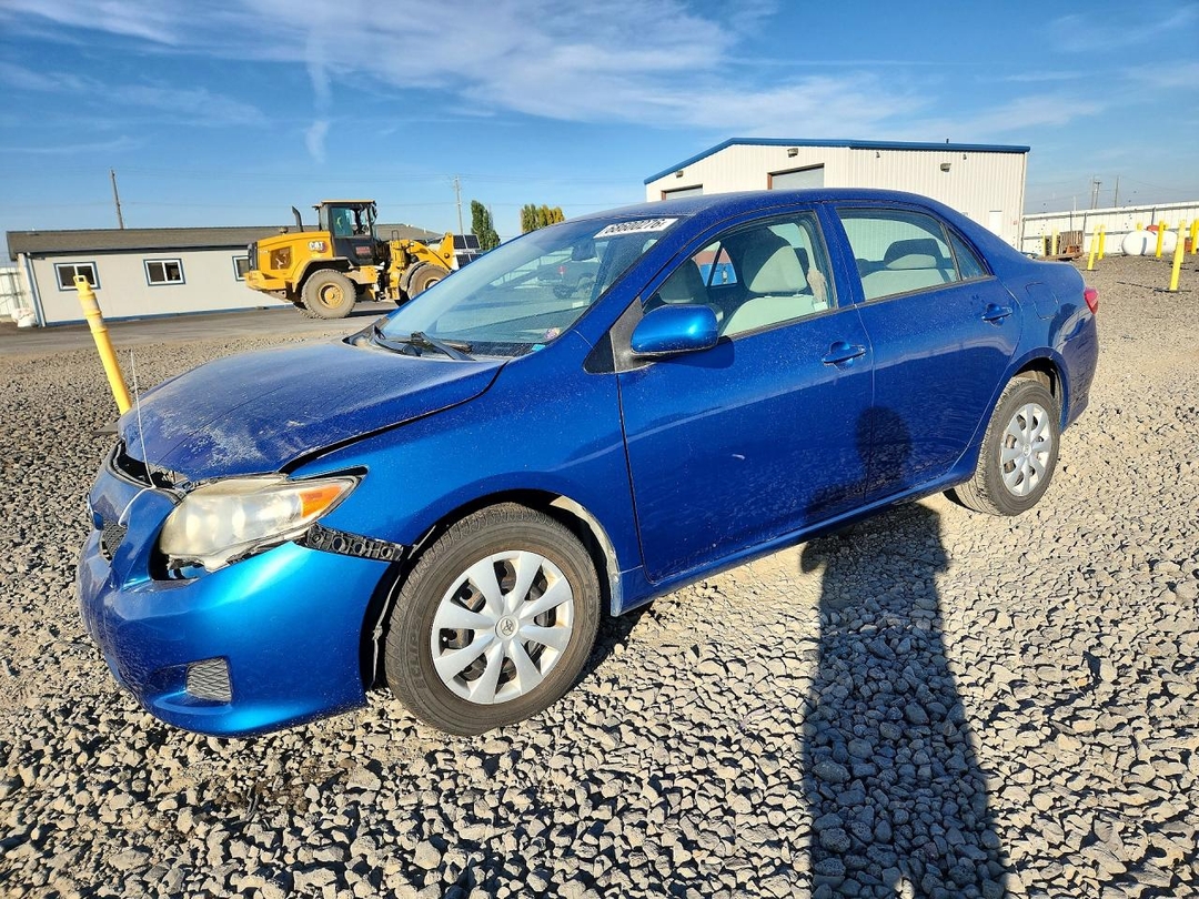 Вид 2010 TOYOTA COROLLA LE, угол 1