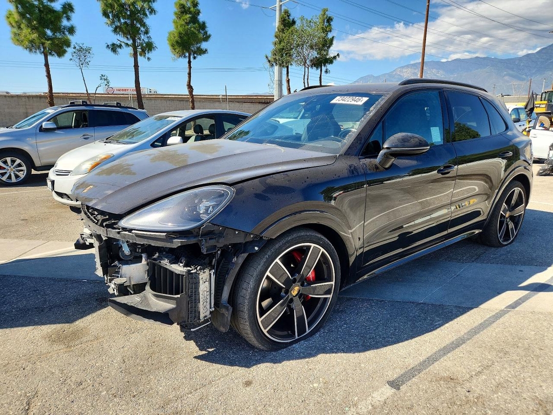Vue de 2021 PORSCHE CAYENNE GTS, angle 1