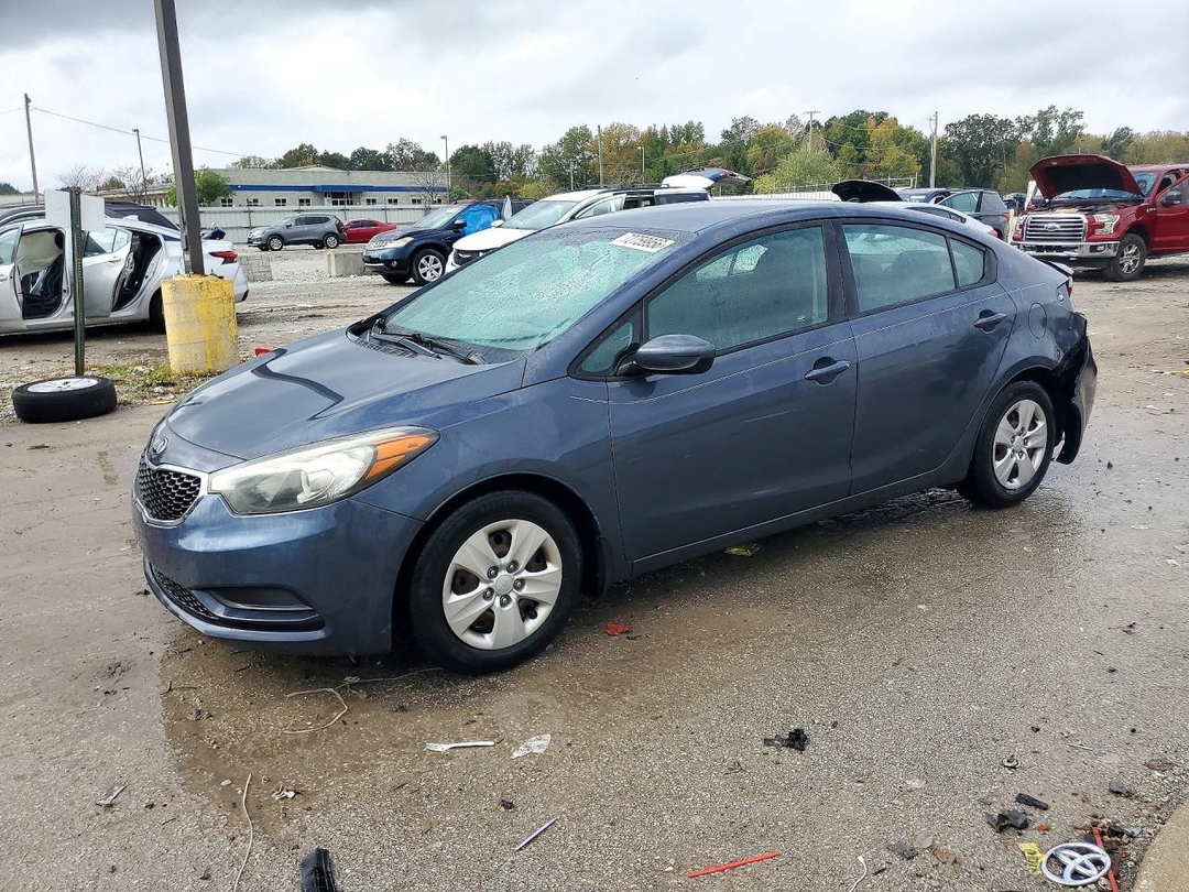 Vue de 2016 KIA FORTE LX, angle 1