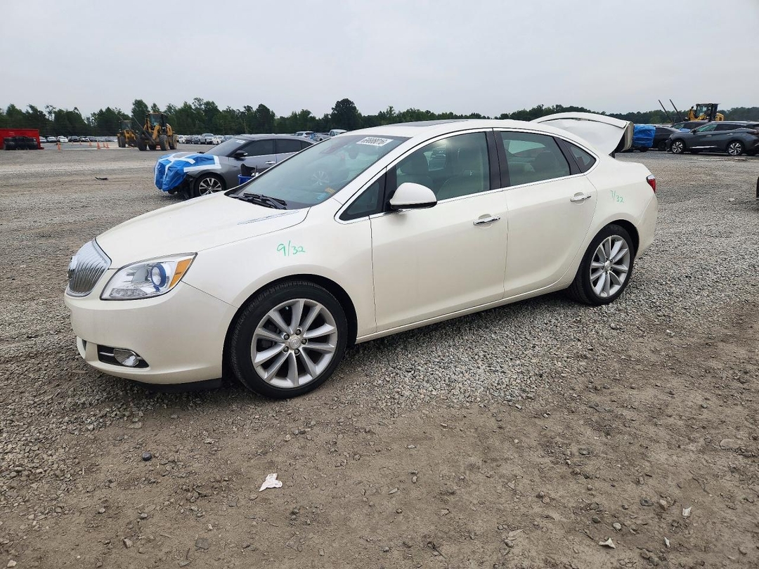 Vista de 2016 BUICK VERANO, ángulo 1