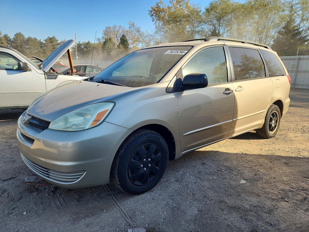منظر 2004 TOYOTA SIENNA LE 7 PASSENGER، زاوية 1