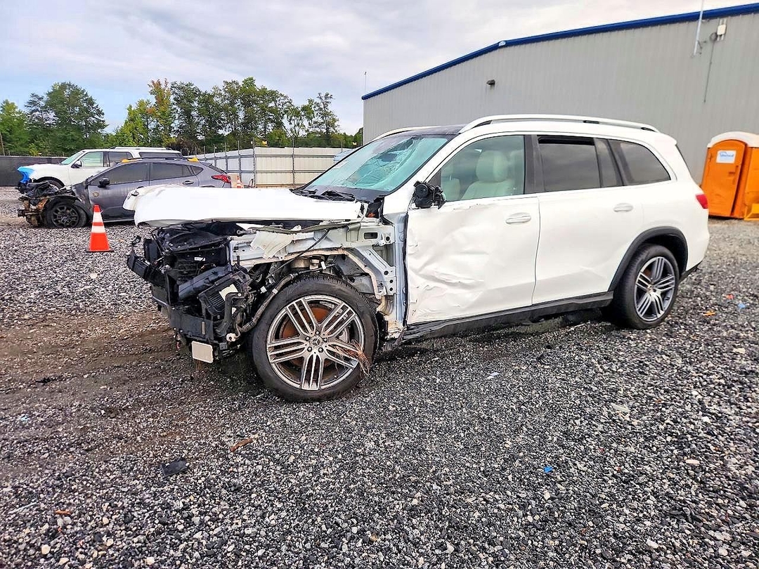 Vue de 2026 MERCEDES-BENZ GLS 450 4MATIC, angle 1