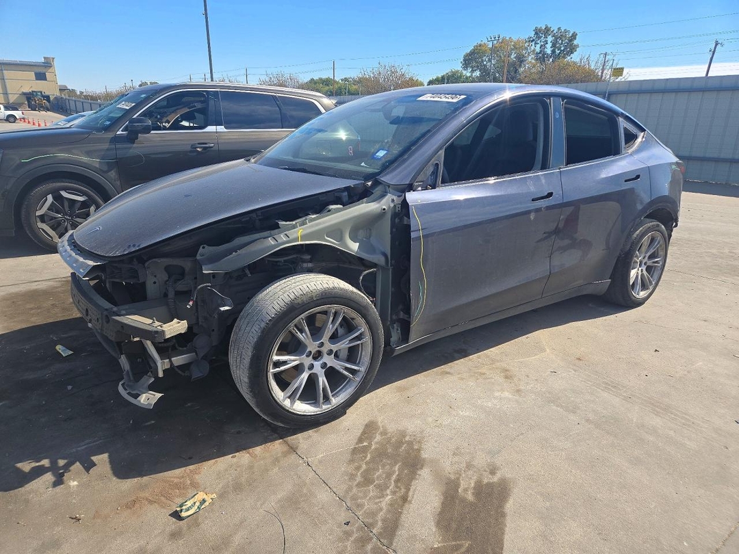 Вид 2023 TESLA MODEL Y, угол 1