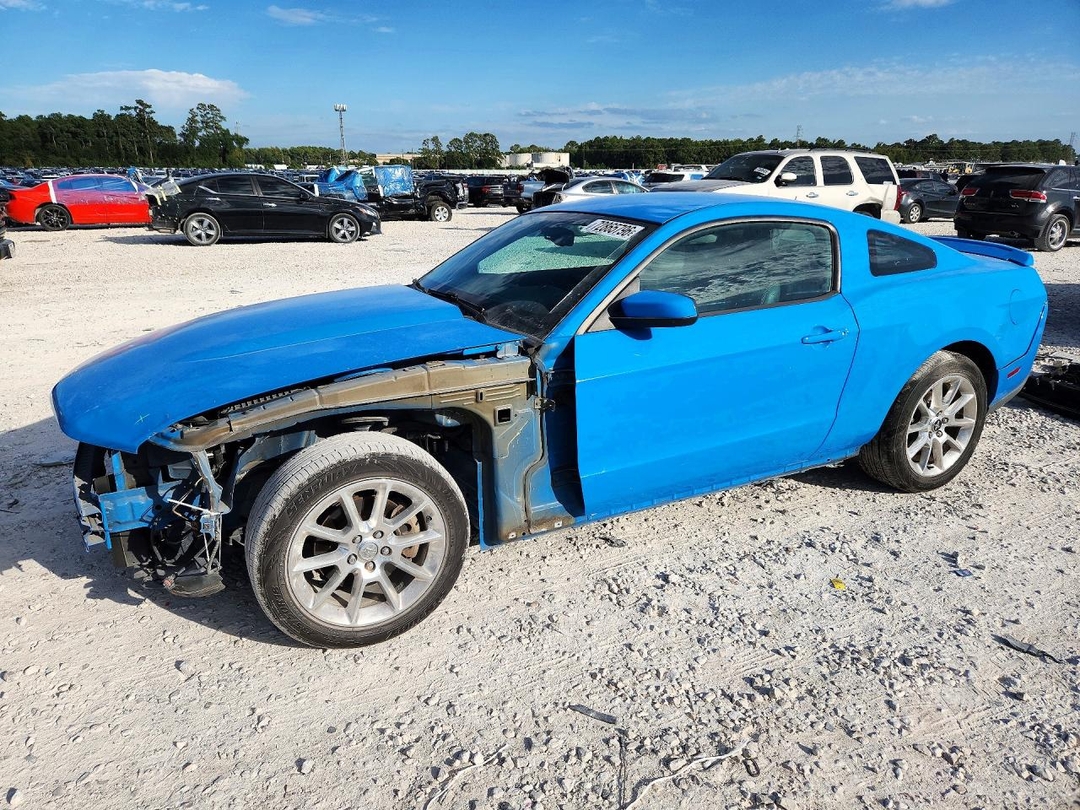 Vue de 2011 FORD MUSTANG, angle 1