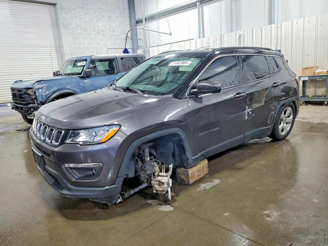 منظر 2019 JEEP COMPASS LATITUDE، زاوية 1