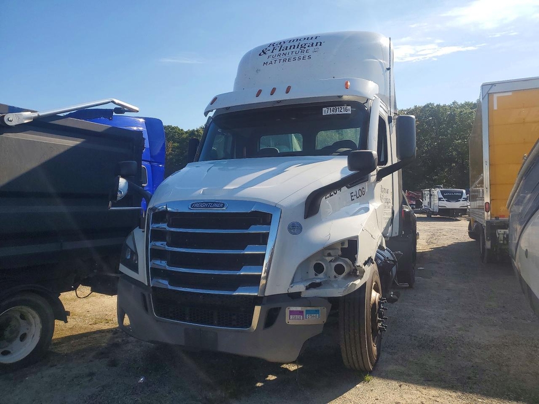 منظر 2022 FREIGHTLINER CASCADIA 116، زاوية 1