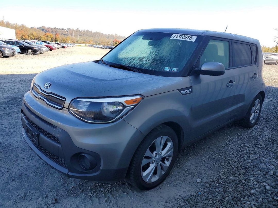 Vista de 2019 KIA SOUL BASE, ángulo 1