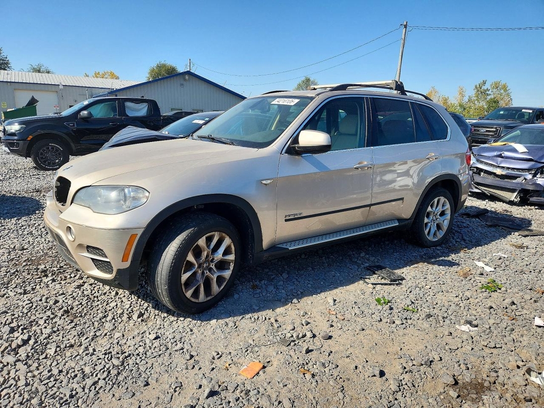 منظر 2013 BMW X5 XDRIVE35I، زاوية 1