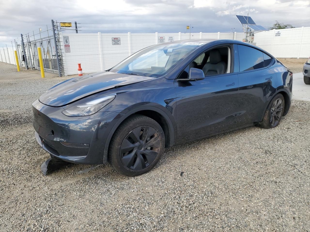 Вид 2025 TESLA MODEL Y, угол 1
