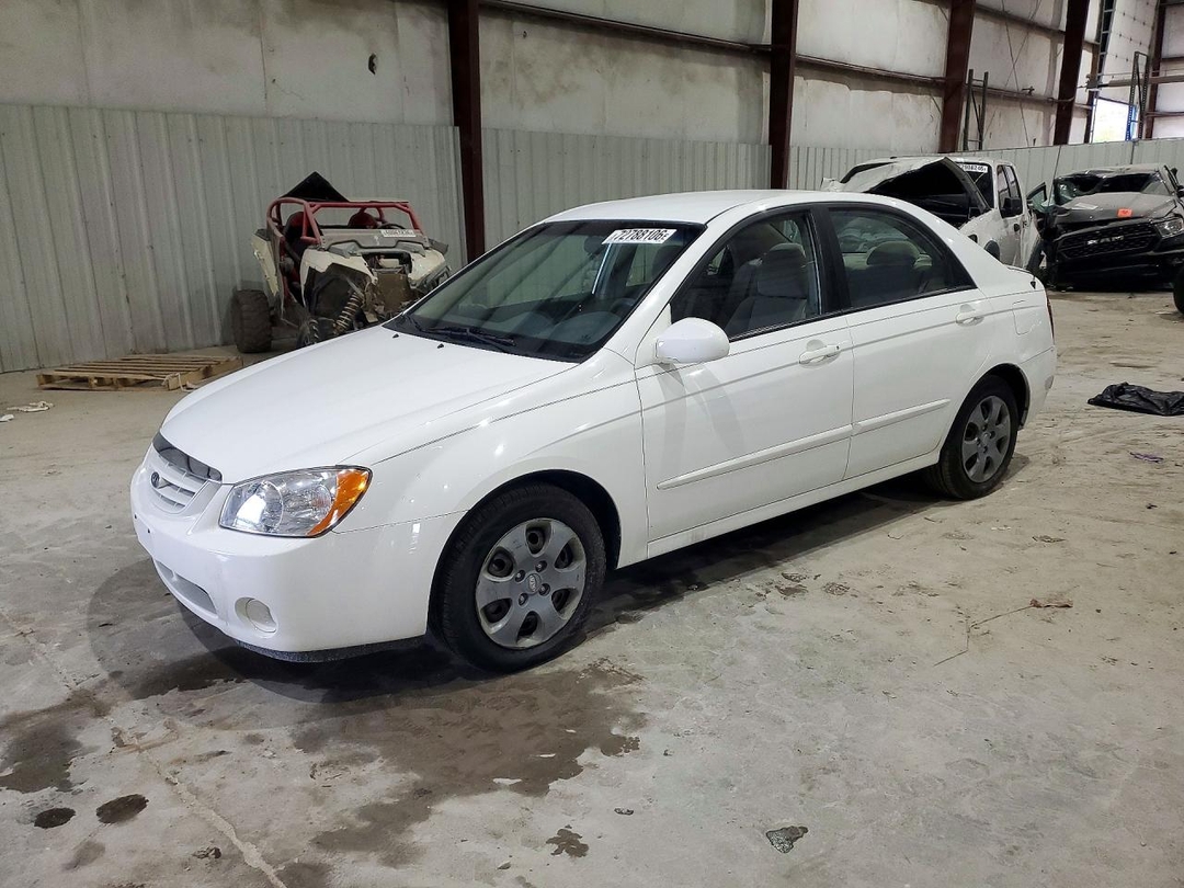 Vue de 2006 KIA SPECTRA EX, angle 1